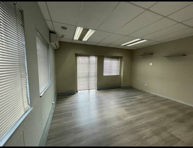 265M² OFFICE TO LET IN BRYANSTON